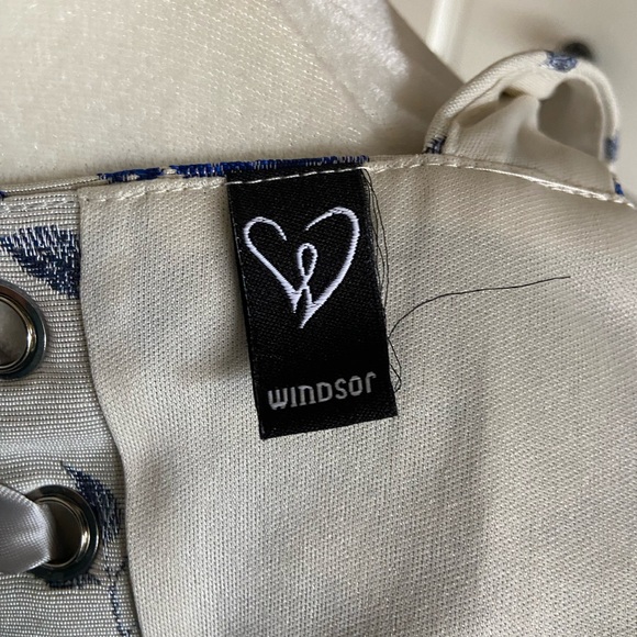 Windsor - Picture 3 of 3